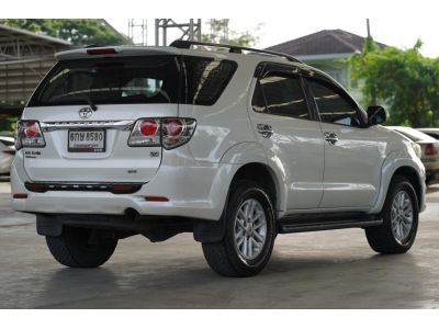 2012 TOYOTA FORTUNER 3.0 V  2 WD  A/T สีขาว รูปที่ 5